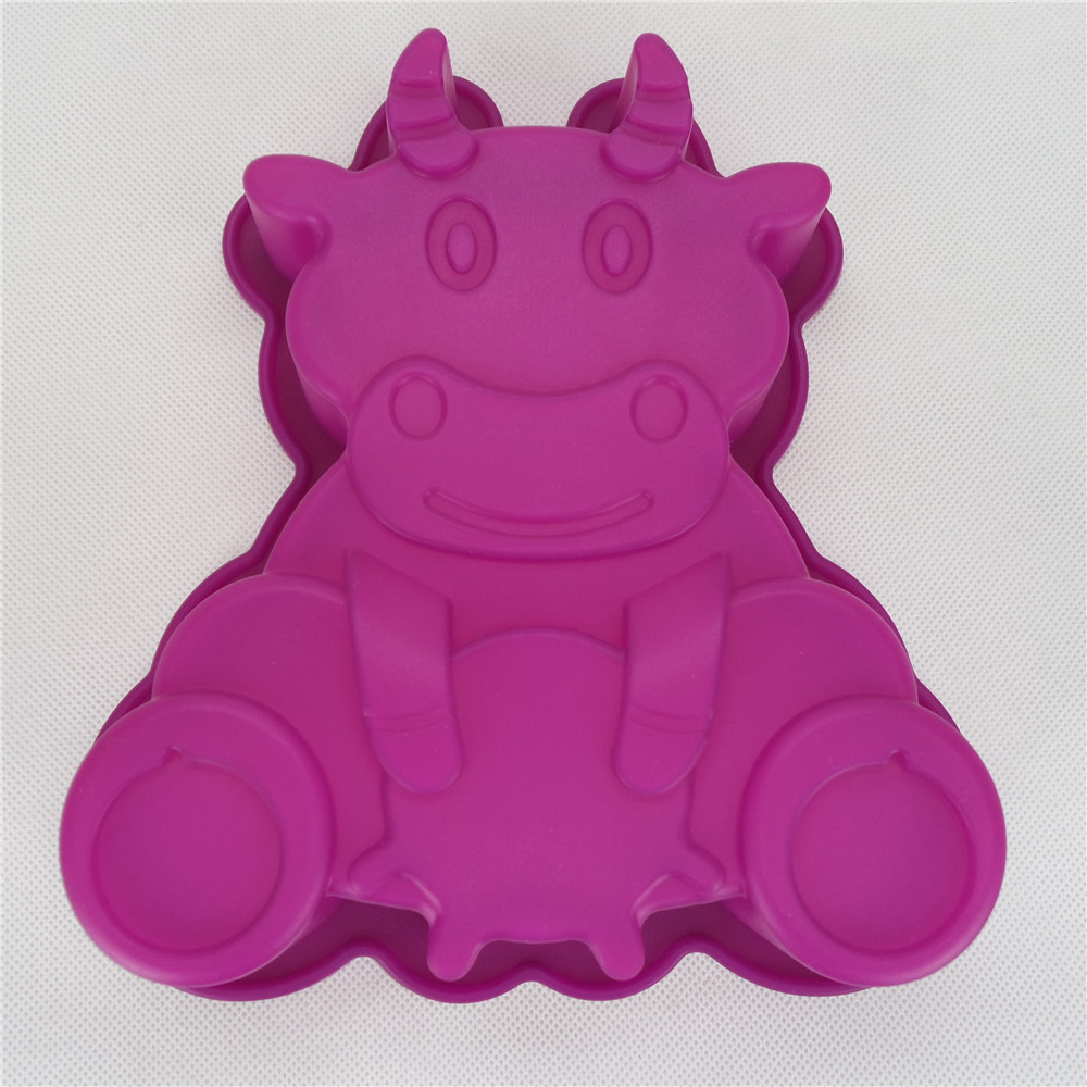 CXAS-003 	Animal shape  silicone Bakeware -Calf